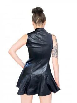 Sexy Mouwloze Leather Domina-jurk In Maat Small T/m 2XL Van Carmen -Rimba Winkel leather dress back 1